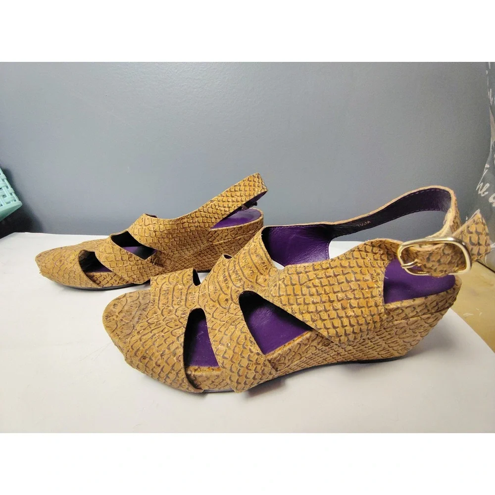 Vaneli‎ Womens Tan Snakeskin Embossed Wedge Sandals Purple Insole Size 7.5M